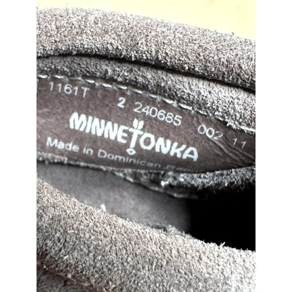Minnetonka Taupe Leather Soft Sole Moccasins Infant’s Shoe Size 2